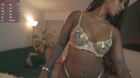 evajacksss_ online show from May 11, 8:17 pm