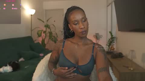 evajacksss_ online show from June 10, 7:13 pm