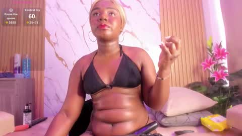 Snapshot of evajohnss chatting on December 1, 2:33 pm EvaJohnss online show from December 1, 2:33 pm