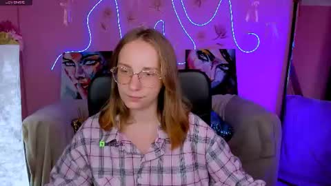 Snapshot of evalora_vei chatting on July 8, 5:45 am evalora online show from July 8, 5:45 am