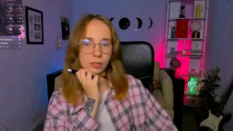 Snapshot of evalora_vei chatting on August 3, 7:17 pm evalora online show from August 3, 7:17 pm