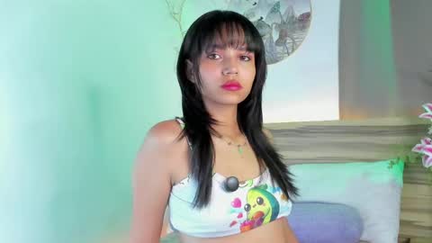 Snapshot of evalune_ chatting on April 25, 9:56 pm . online show from April 25, 9:56 pm