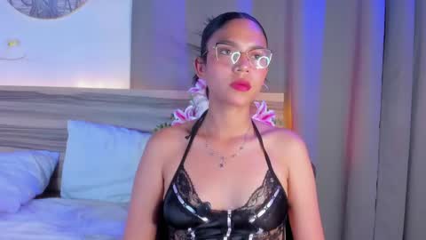 Snapshot of evalune_ chatting on May 8, 9:31 pm . online show from May 8, 9:31 pm