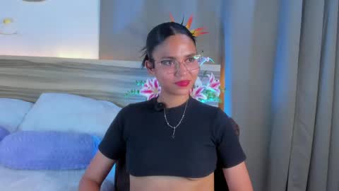 Snapshot of evalune_ chatting on May 9, 9:31 pm . online show from May 9, 9:31 pm