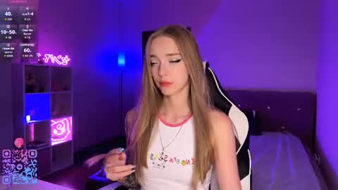 Snapshot of evamourr chatting on July 5, 5:53 pm Eva online show from July 5, 5:53 pm
