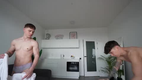 evan_white_ online show from May 31, 9:05 am