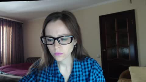 Snapshot of evangeline06 chatting on May 7, 8:31 am YourMistress online show from May 7, 8:31 am