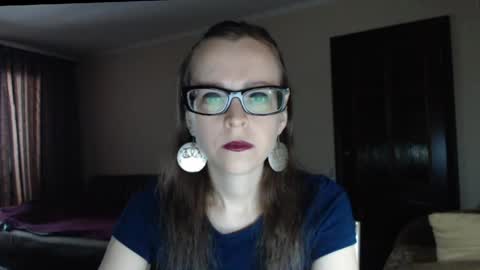 Snapshot of evangeline06 chatting on June 1, 9:00 am YourMistress online show from June 1, 9:00 am