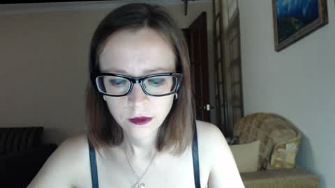 Snapshot of evangeline06 chatting on July 2, 8:42 am YourMistress online show from July 2, 8:42 am