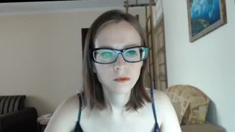 Snapshot of evangeline06 chatting on July 3, 7:26 am YourMistress online show from July 3, 7:26 am