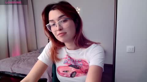 Snapshot of evangeline_lawrence chatting on December 14, 12:44 pm Annice online show from December 14, 12:44 pm