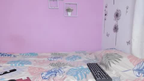 Snapshot of evangeline_mos chatting on December 16, 6:40 am evangeline_mos online show from December 16, 6:40 am