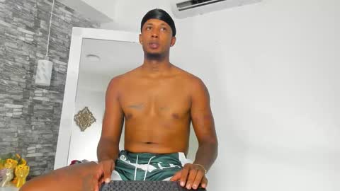 Snapshot of evans_jhones chatting on September 16, 3:07 am EVANS online show from September 16, 3:07 am