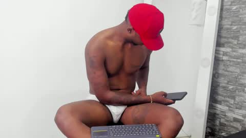 Snapshot of evans_jhones chatting on October 4, 12:08 am EVANS online show from October 4, 12:08 am