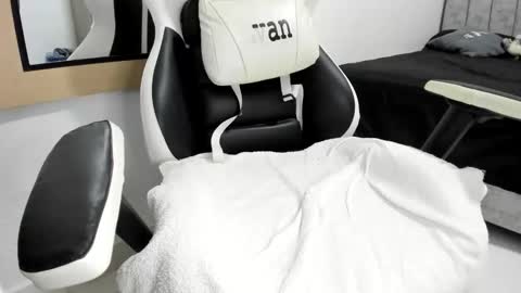 Snapshot of evans_king chatting on March 20, 2:11 pm Evan online show from March 20, 2:11 pm