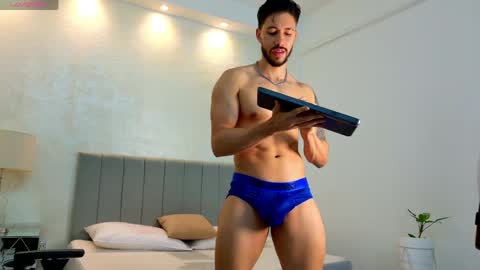 E V A N S online show from May 22, 12:51 am