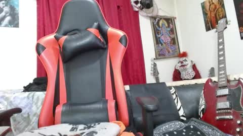 evans_xy online show from April 25, 2:36 am