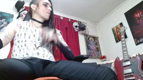 Snapshot of evans_xy chatting on June 1, 11:28 pm evans_xy online show from June 1, 11:28 pm