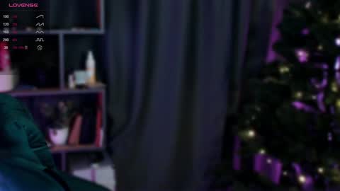 Snapshot of evaredmooon chatting on December 9, 2:28 pm Moon online show from December 9, 2:28 pm