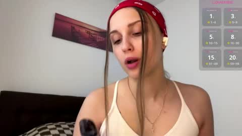evarenard_ online show from April 28, 5:18 pm