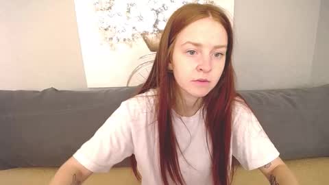 Snapshot of evarey_ chatting on September 13, 4:23 am Adelina online show from September 13, 4:23 am