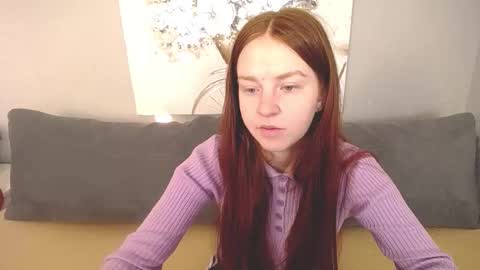 Snapshot of evarey_ chatting on September 19, 4:14 am Adelina online show from September 19, 4:14 am