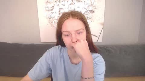 Snapshot of evarey_ chatting on October 11, 5:17 am Adelina online show from October 11, 5:17 am