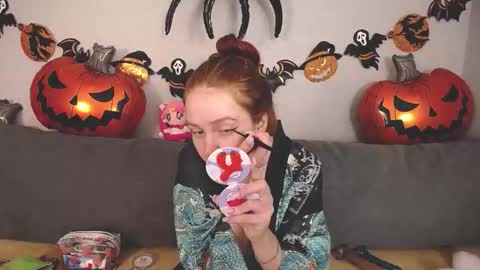 Snapshot of evarey_ chatting on October 24, 5:37 am Adelina online show from October 24, 5:37 am