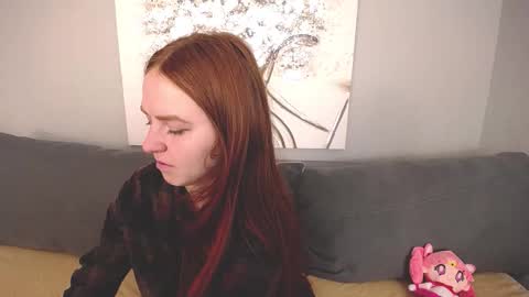 Snapshot of evarey_ chatting on November 3, 5:20 am Adelina online show from November 3, 5:20 am