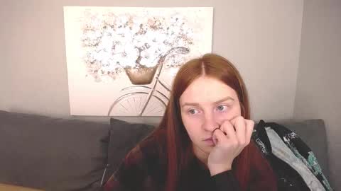 Snapshot of evarey_ chatting on November 4, 5:28 am Adelina online show from November 4, 5:28 am