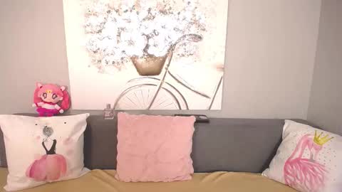 Snapshot of evarey_ chatting on November 5, 5:18 am Adelina online show from November 5, 5:18 am