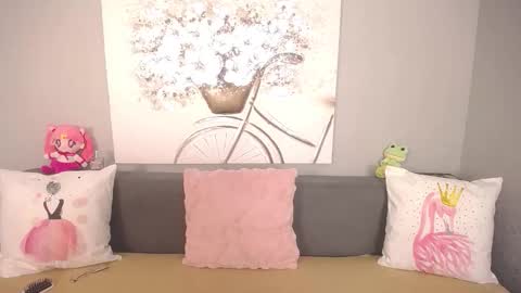 Snapshot of evarey_ chatting on November 8, 5:29 am Adelina online show from November 8, 5:29 am