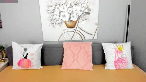 Snapshot of evarey_ chatting on November 20, 5:29 am Adelina online show from November 20, 5:29 am