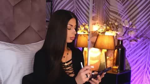 Snapshot of evarhea chatting on December 2, 3:45 am EvaRhea online show from December 2, 3:45 am