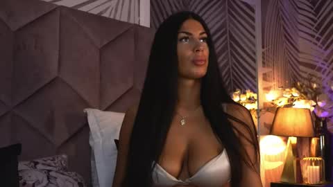 EvaRhea online show from April 29, 2:48 am