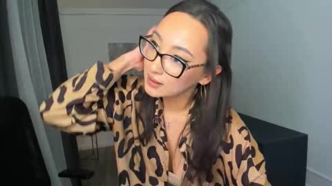 evasarazardje online show from March 8, 8:01 pm