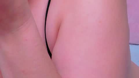 Snapshot of evasinclairr chatting on May 7, 5:02 am evasinclairr online show from May 7, 5:02 am