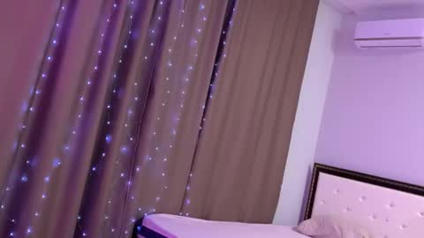 Snapshot of evasweet420 chatting on September 11, 12:44 am Eva online show from September 11, 12:44 am