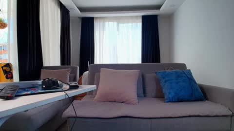  EVA LUNA online show from December 14, 7:40 pm