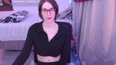 Snapshot of evavivi59 chatting on February 13, 1:40 am Vivi online show from February 13, 1:40 am