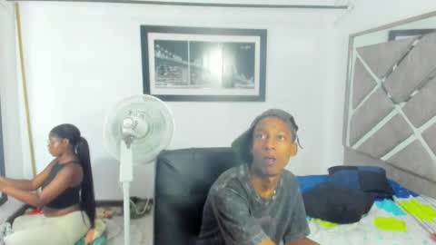 Eva And Emmanuel online show from December 16, 1:27 pm