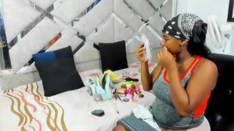 Eva And Emmanuel online show from April 29, 1:59 pm