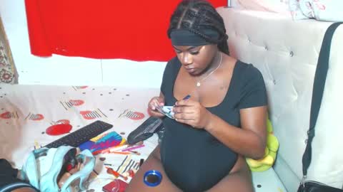 Eva And Emmanuel online show from June 11, 2:04 pm