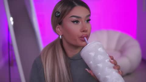 Eva online show from November 10, 7:46 pm