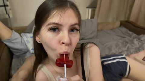 Snapshot of eveandrobert chatting on February 17, 10:14 pm EveRobert online show from February 17, 10:14 pm