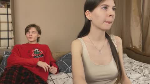 Snapshot of eveandrobert chatting on February 6, 7:06 pm EveRobert online show from February 6, 7:06 pm