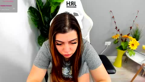eveeevian online show from April 23, 11:53 am