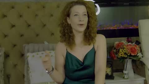 EveHamilton online show from December 5, 8:27 pm