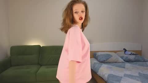 Eveleen online show from September 25, 1:15 pm