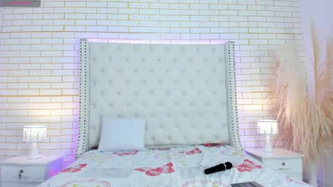 Snapshot of evelin_diaz_ chatting on September 21, 12:51 pm Evelin online show from September 21, 12:51 pm